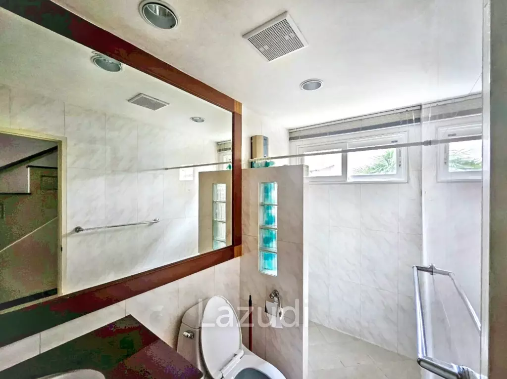 4 Bed 3 Bath 350 House in Phatthanakan 32