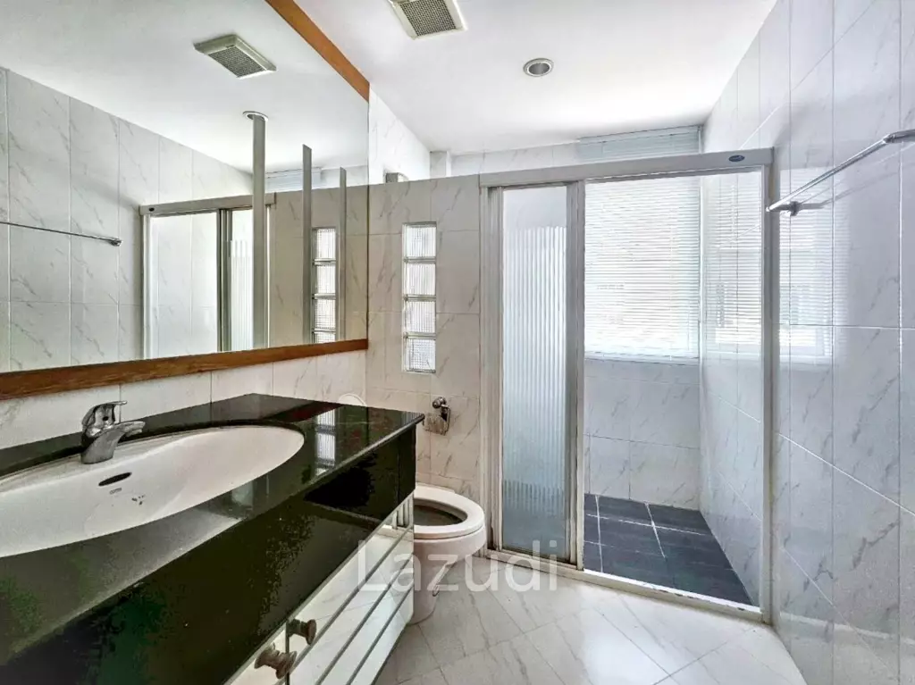 4 Bed 3 Bath 350 House in Phatthanakan 32