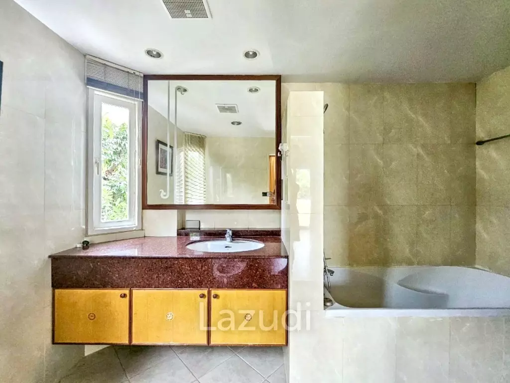 4 Bed 3 Bath 350 House in Phatthanakan 32