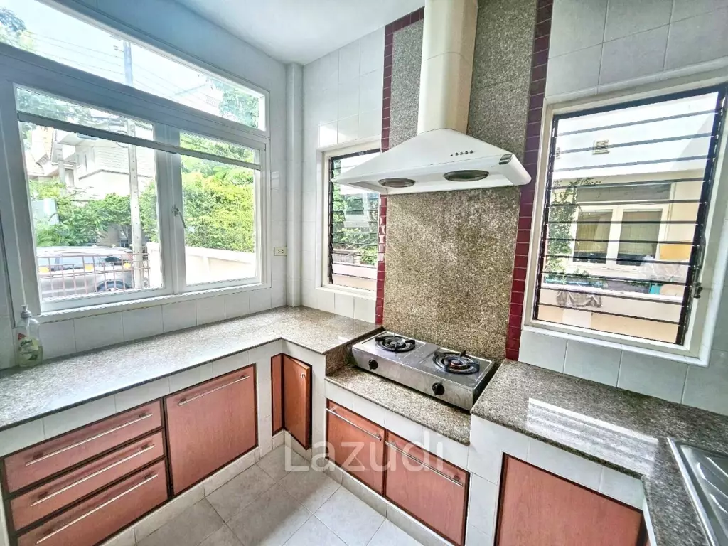 4 Bed 3 Bath 350 House in Phatthanakan 32