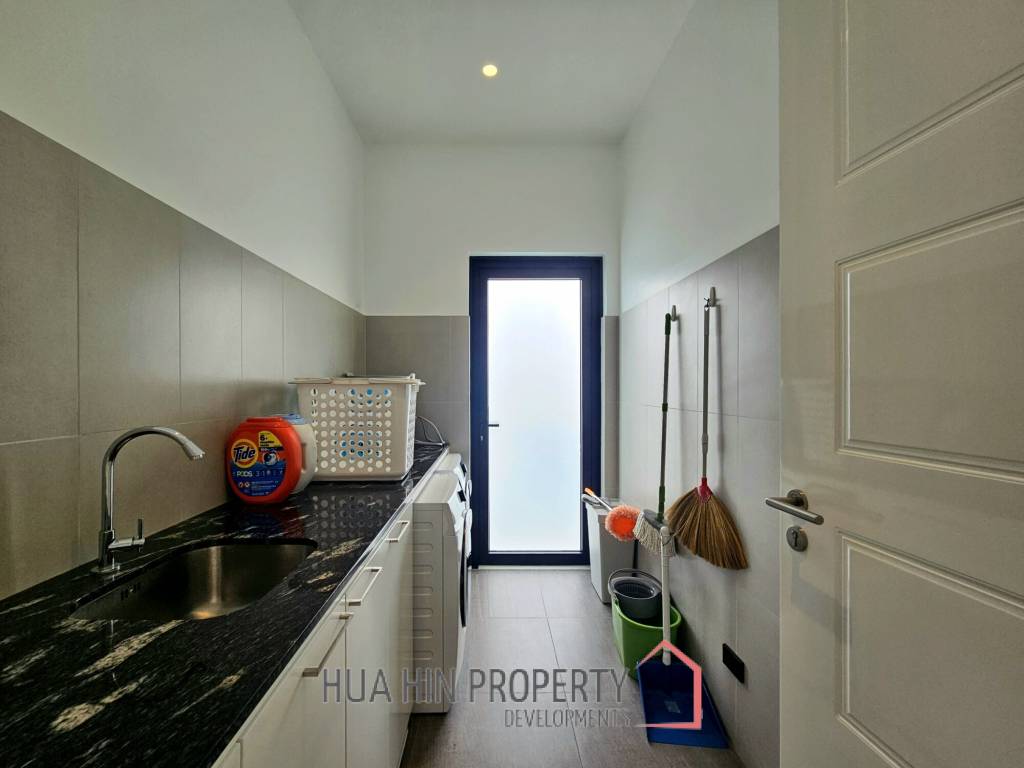 THE CLOUD 2 : Modern Luxury 3 Bedroom Villa With Pool