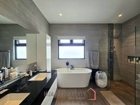 THE CLOUD 2 : Modern Luxury 3 Bedroom Villa With Pool