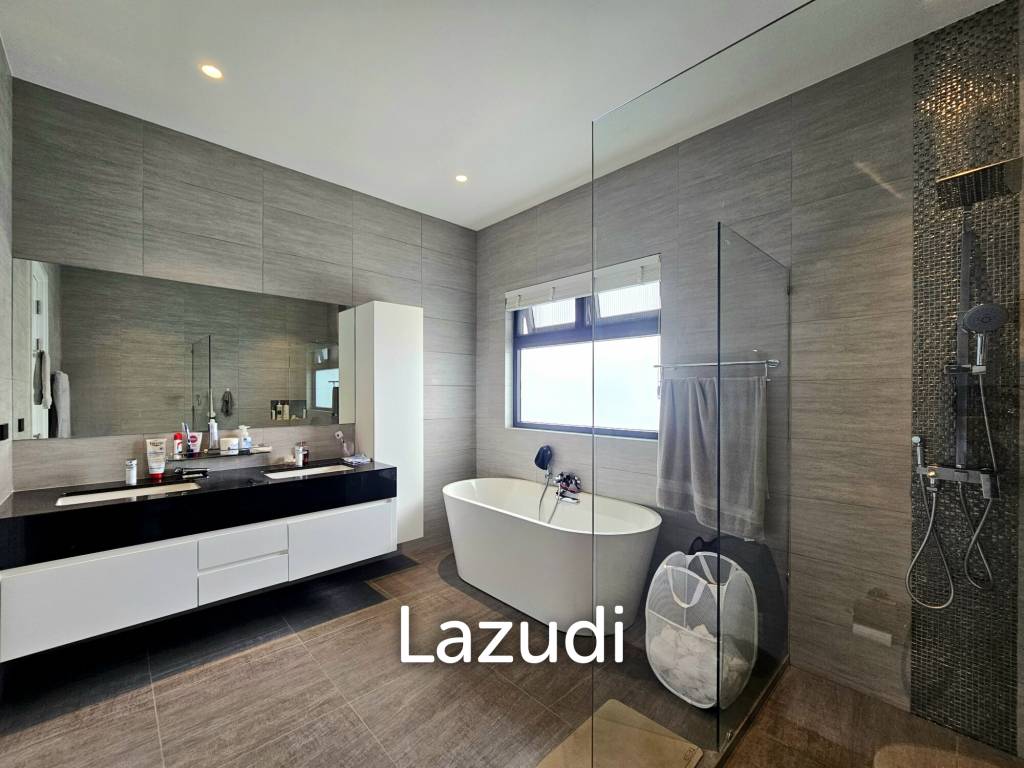 THE CLOUD 2 : Modern Luxury 3 Bedroom Villa With Pool