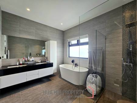 THE CLOUD 2 : Modern Luxury 3 Bedroom Villa With Pool