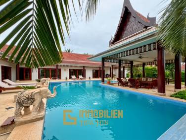 Smart House Resort: 4 Schlafzimmer Pool Villa im tropischen Stil