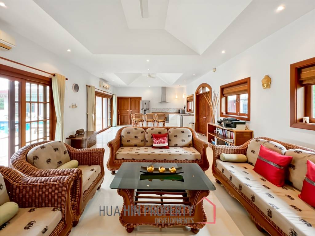 Luxurious 4-Bedroom Villa with Pool in Smart House Resort