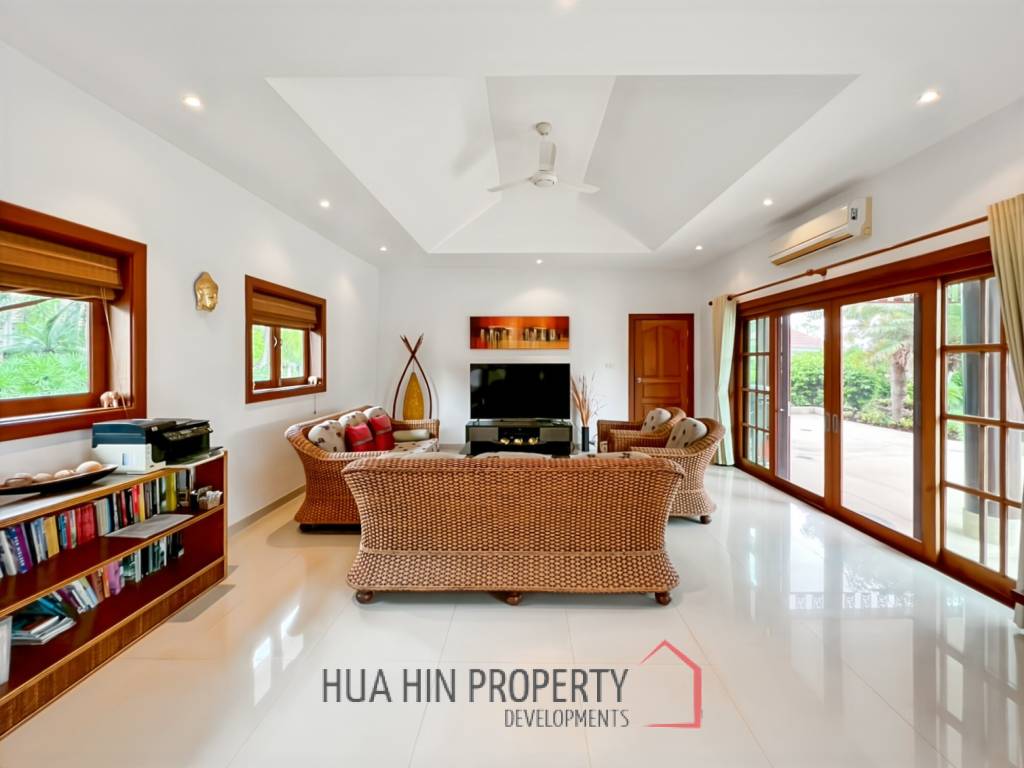Luxurious 4-Bedroom Villa with Pool in Smart House Resort