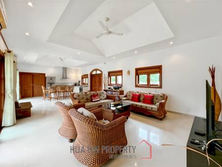 Luxurious 4-Bedroom Villa with Pool in Smart House Resort