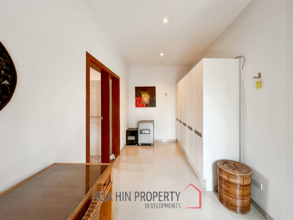 Luxurious 4-Bedroom Villa with Pool in Smart House Resort
