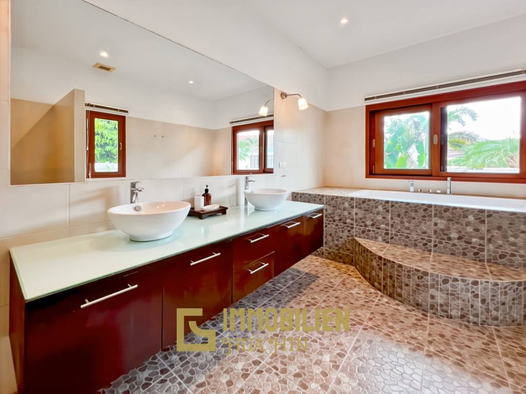 วิลล่า 4 ห้องนอนหรูในโครงการ Smart House Resort หัวหิน