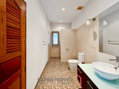 Luxurious 4-Bedroom Villa with Pool in Smart House Resort