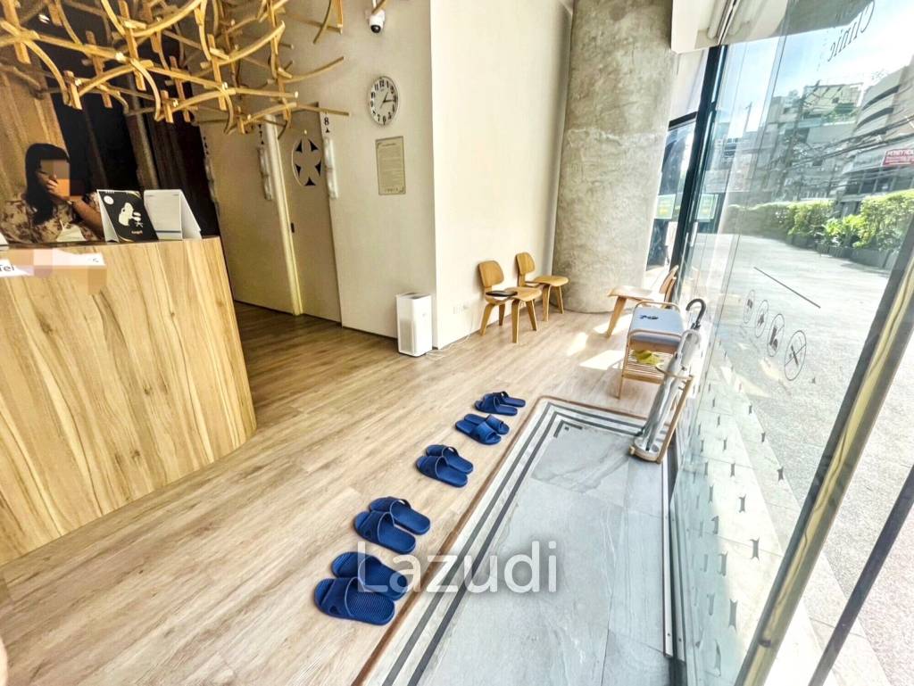 180sqm Retail/Clinic Space on Sukhumvit 22 — Ground Floor of Luxury Hotel with Heavy Foot Traffic