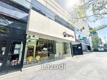 180sqm Retail/Clinic Space on Sukhumvit 22 — Ground Floor of Luxury Hotel with Heavy Foot Traffic