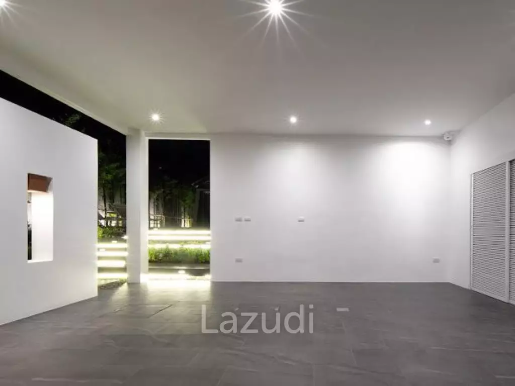Luxury Villa with Stunning Mountain Views!
