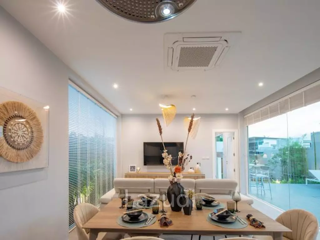 Luxury Villa with Stunning Mountain Views!