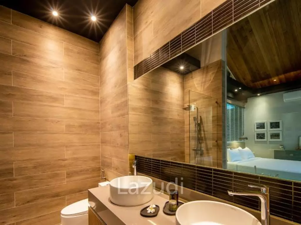Luxury Villa with Stunning Mountain Views!