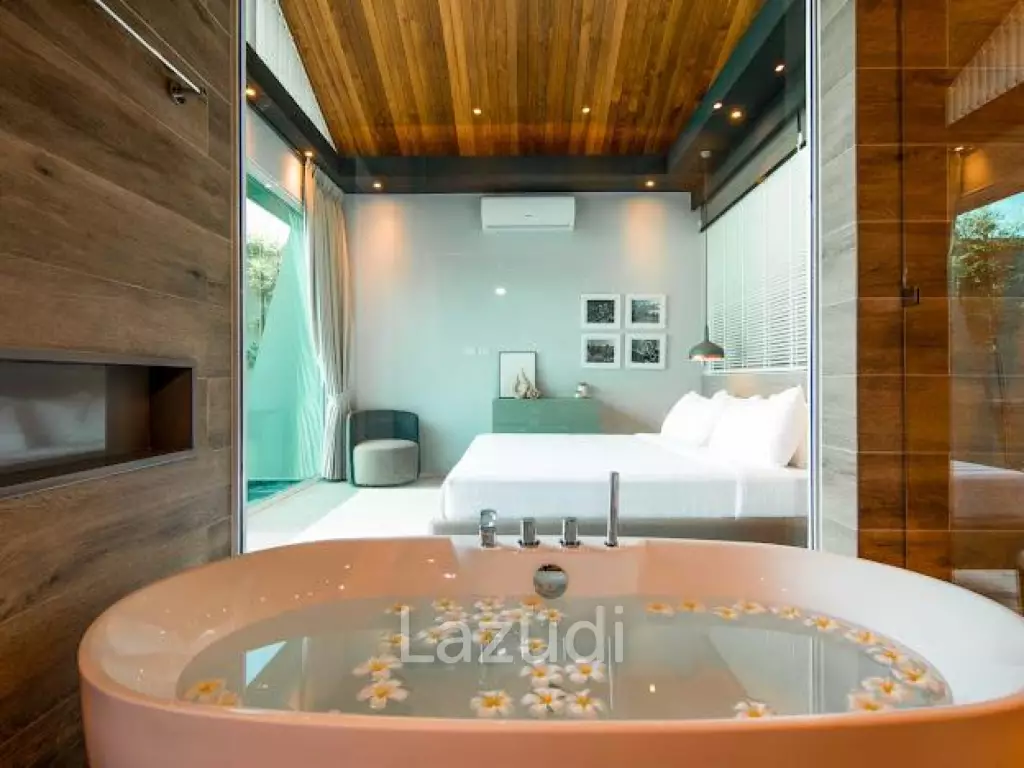 Luxury Villa with Stunning Mountain Views!