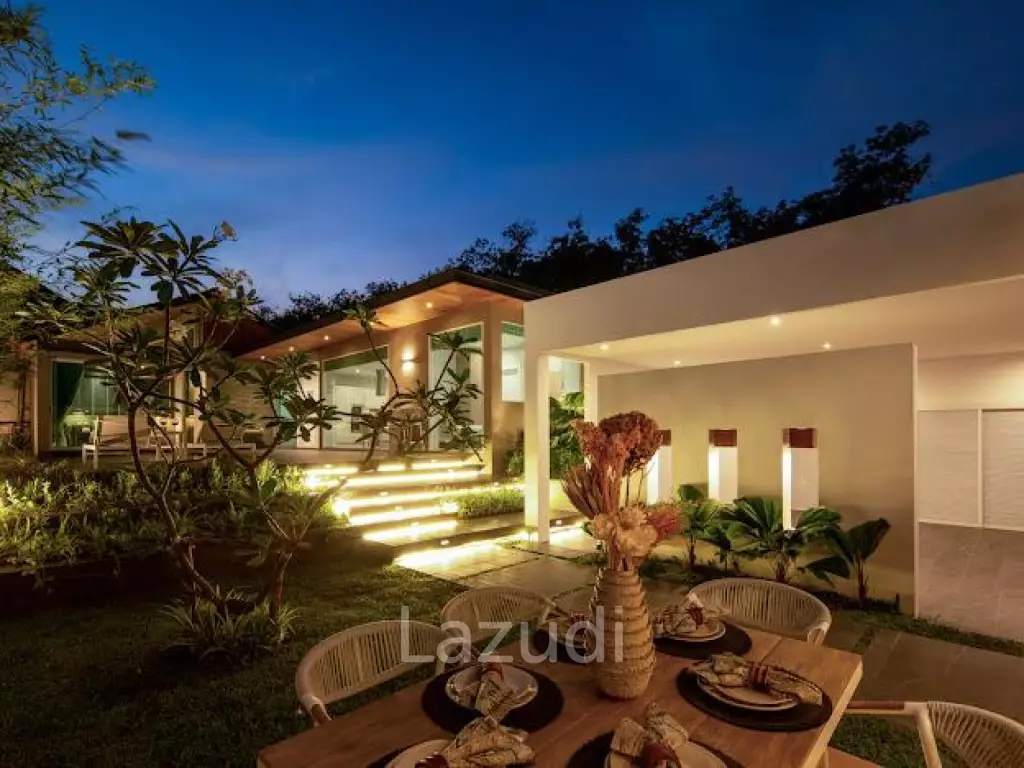 Luxury Villa with Stunning Mountain Views!