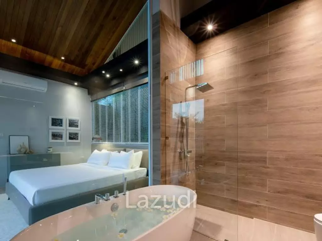Luxury Villa with Stunning Mountain Views!