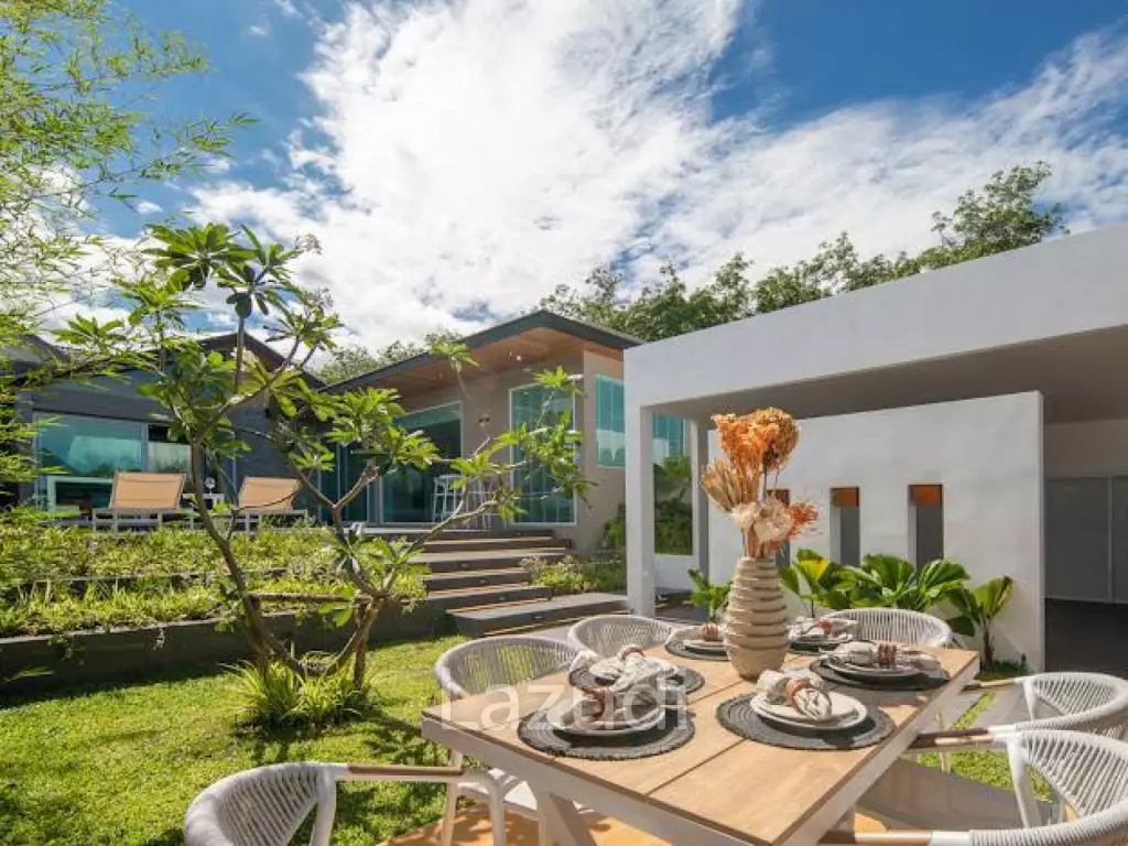 Luxury Villa with Stunning Mountain Views!