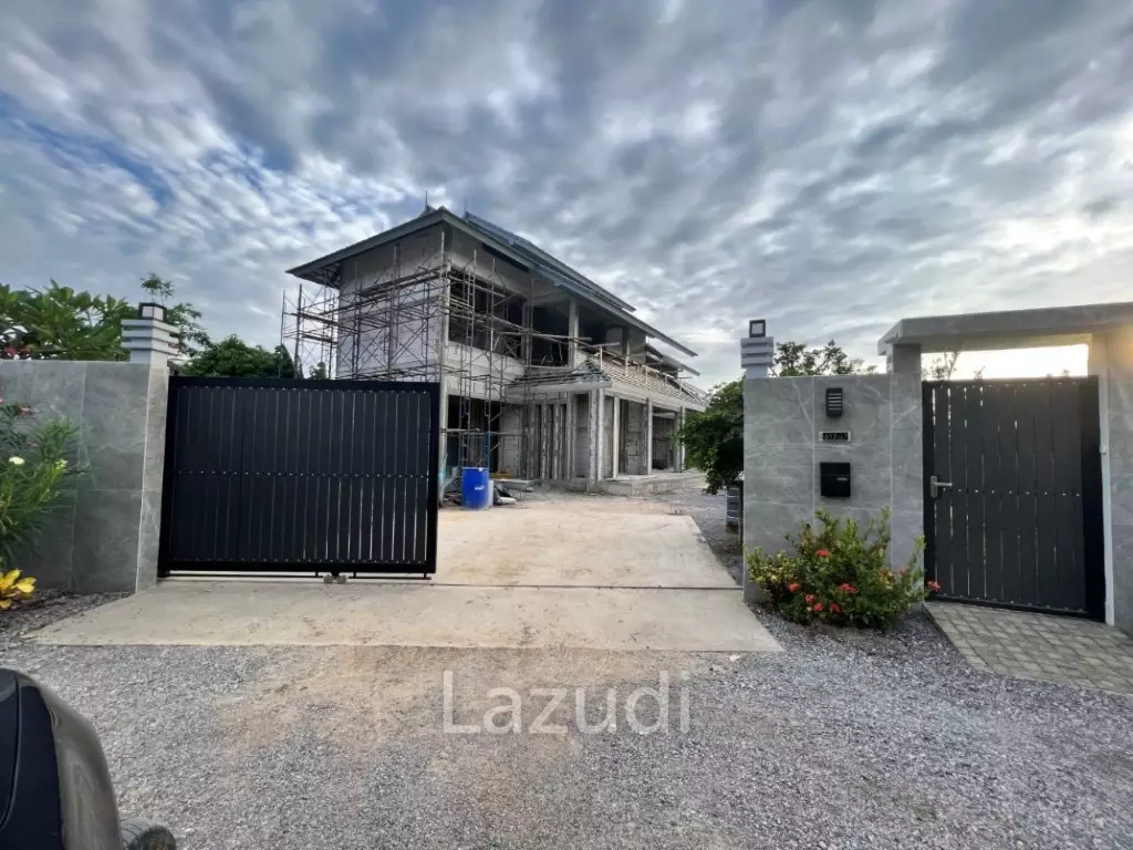 Great Modern Lanna design and quality pool Villa on Large land plot