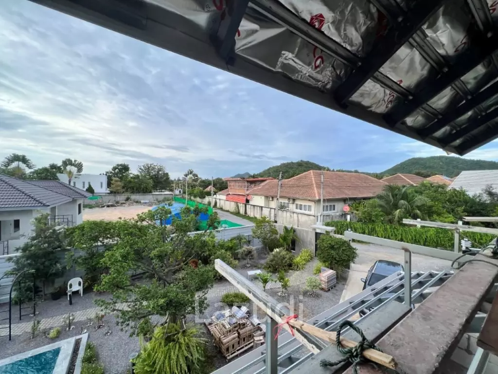 Great Modern Lanna design and quality pool Villa on Large land plot