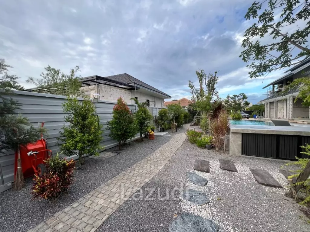 Great Modern Lanna design and quality pool Villa on Large land plot
