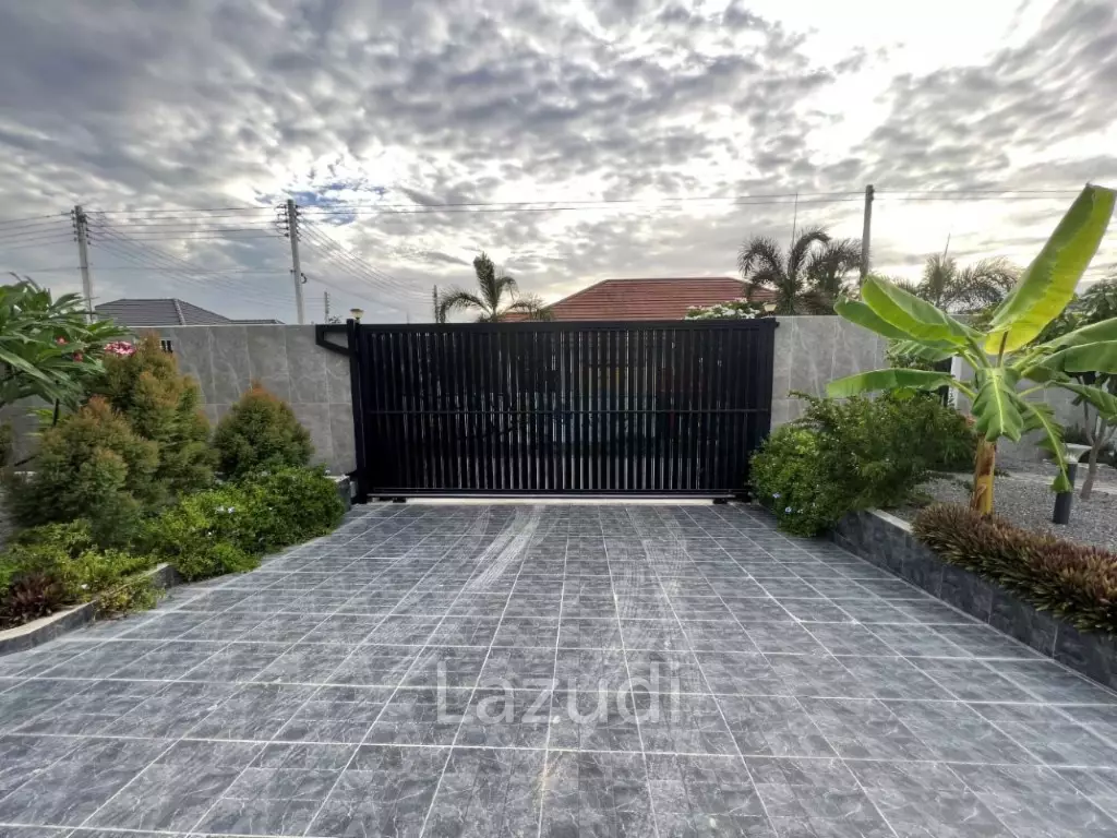 Great Modern Lanna design and quality pool Villa on Large land plot