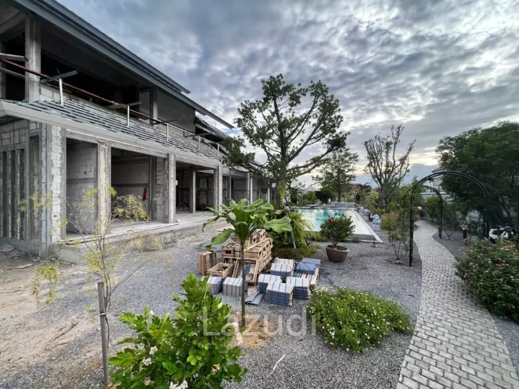 Great Modern Lanna design and quality pool Villa on Large land plot