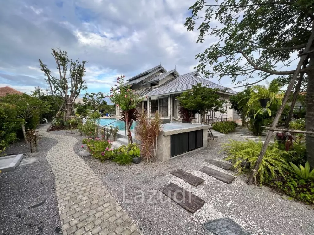 Great Modern Lanna design and quality pool Villa on Large land plot