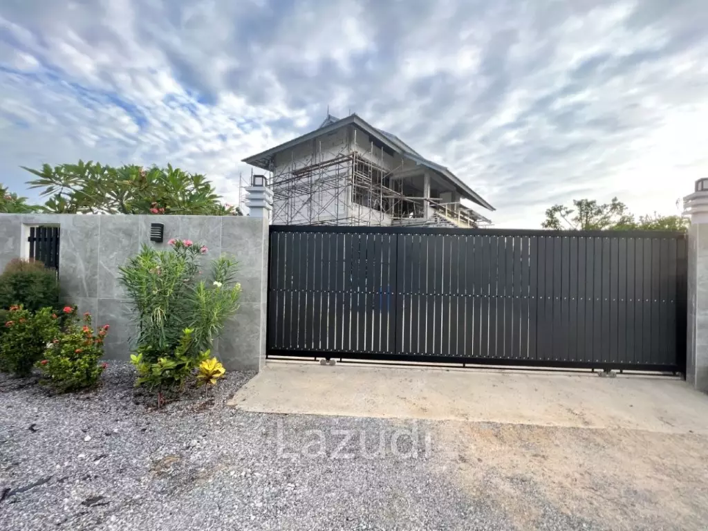 Great Modern Lanna design and quality pool Villa on Large land plot