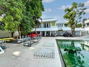 Ready To Move in 6-Bed Pool Villa Close to Fisherman's Village