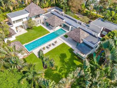 Spacious 5-bedroom pool villa for rent, just 500m from Bangtao Beach