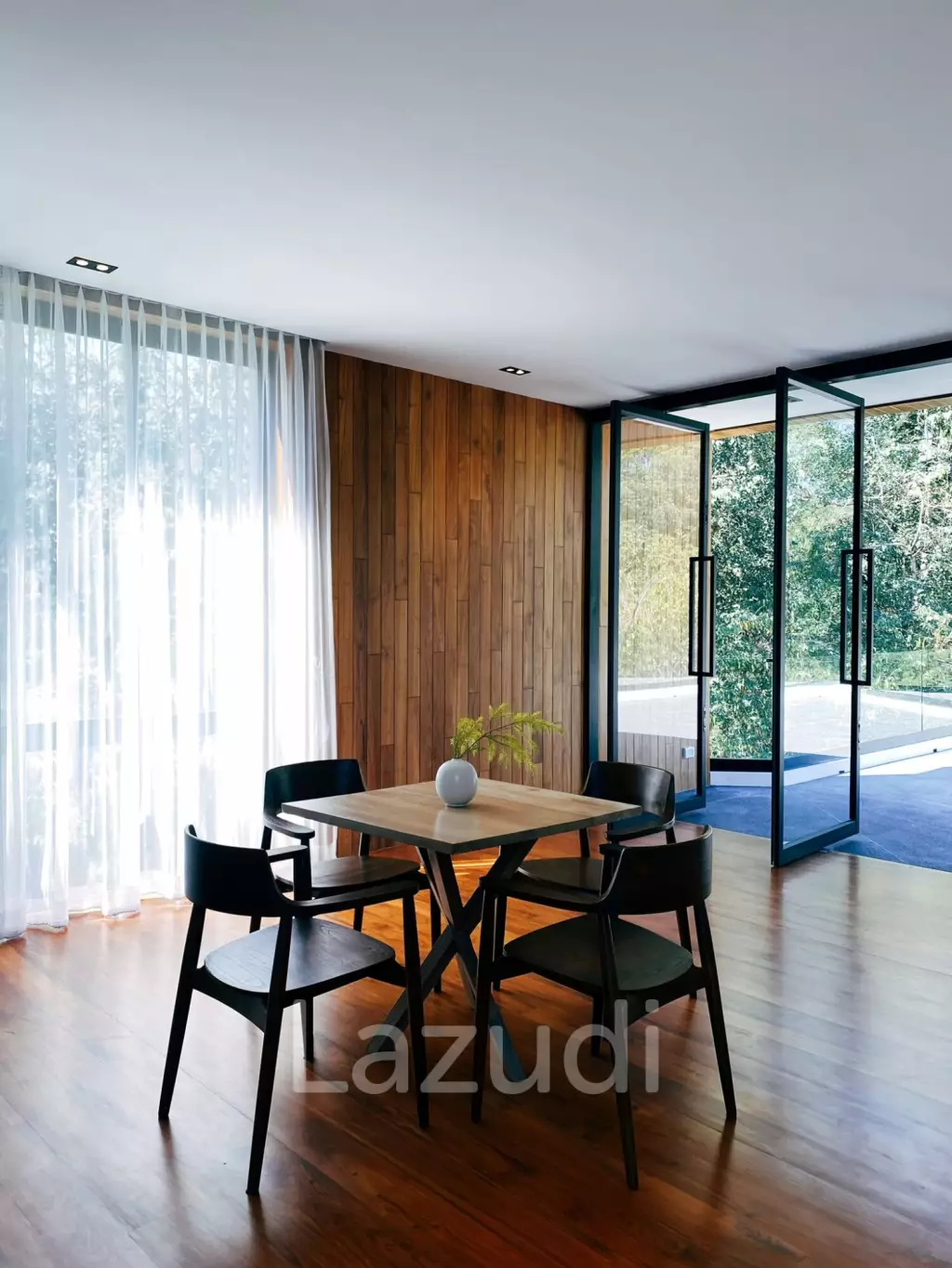 3 Beds 3 Baths 400 SQ.M. The Wolf House
