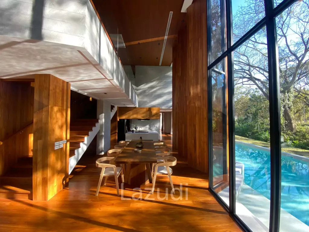 3 Beds 3 Baths 400 SQ.M. The Wolf House