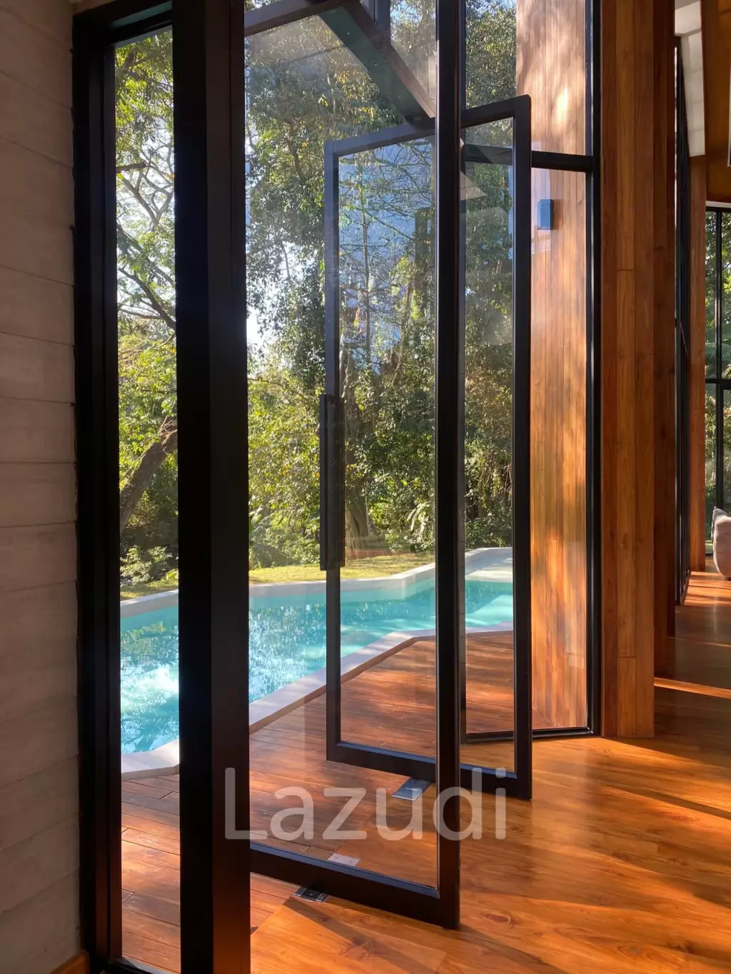 3 Beds 3 Baths 400 SQ.M. The Wolf House