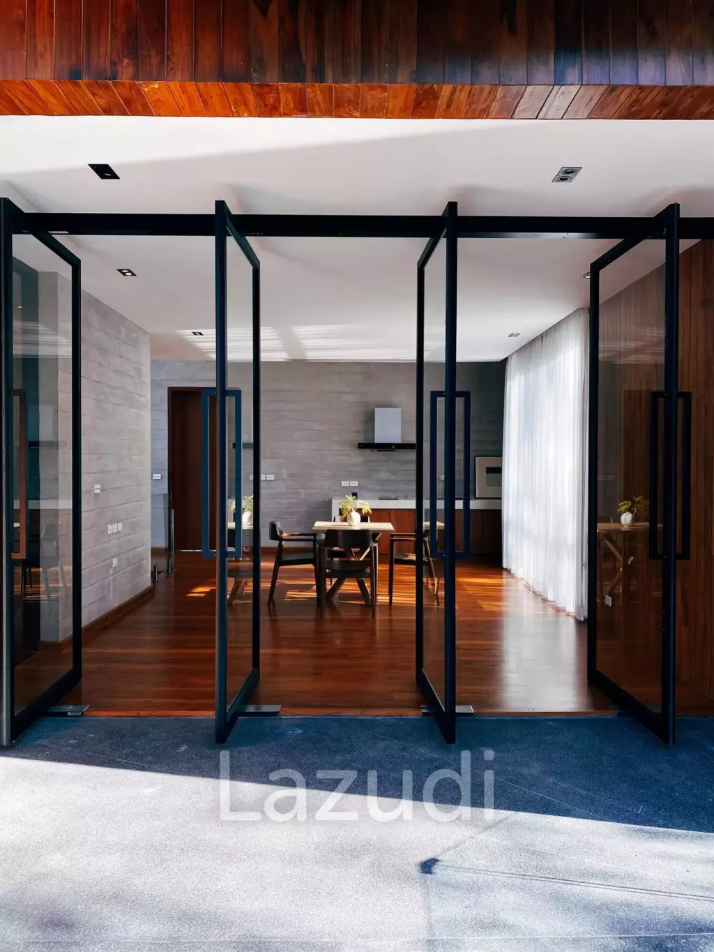 3 Beds 3 Baths 400 SQ.M. The Wolf House