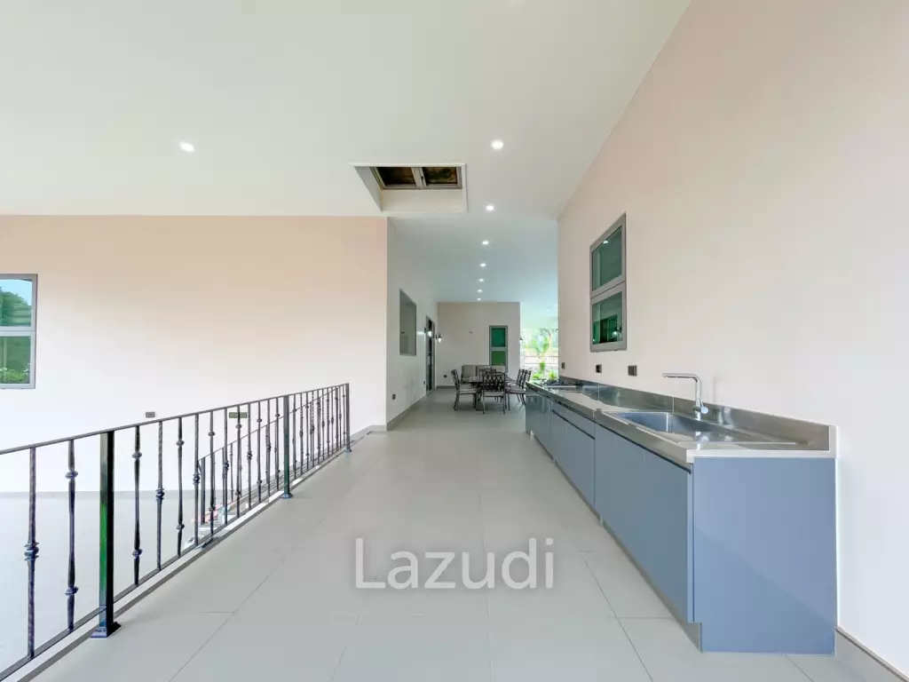 4 Beds 4 Baths 678 SQ.M. Phoenix Gold Golf