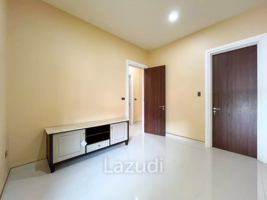 4 Beds 4 Baths 678 SQ.M. Phoenix Gold Golf