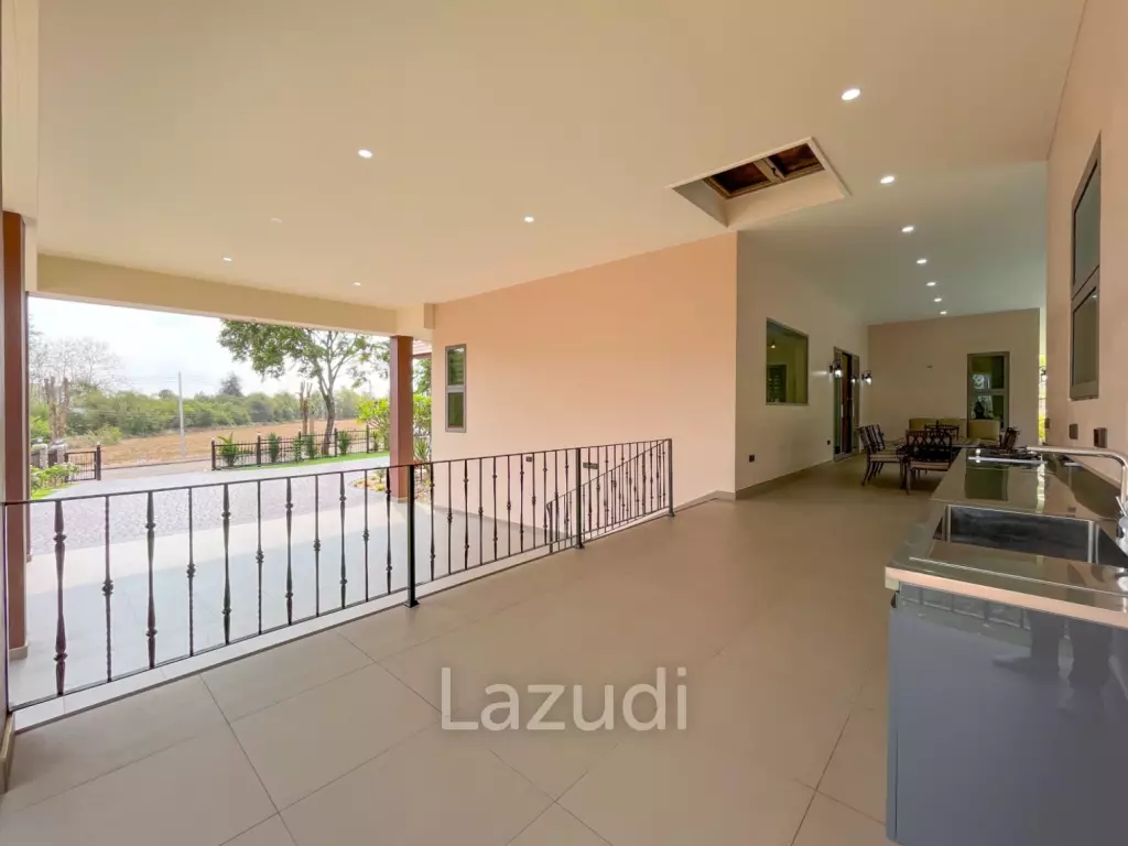 4 Beds 4 Baths 678 SQ.M. Phoenix Gold Golf
