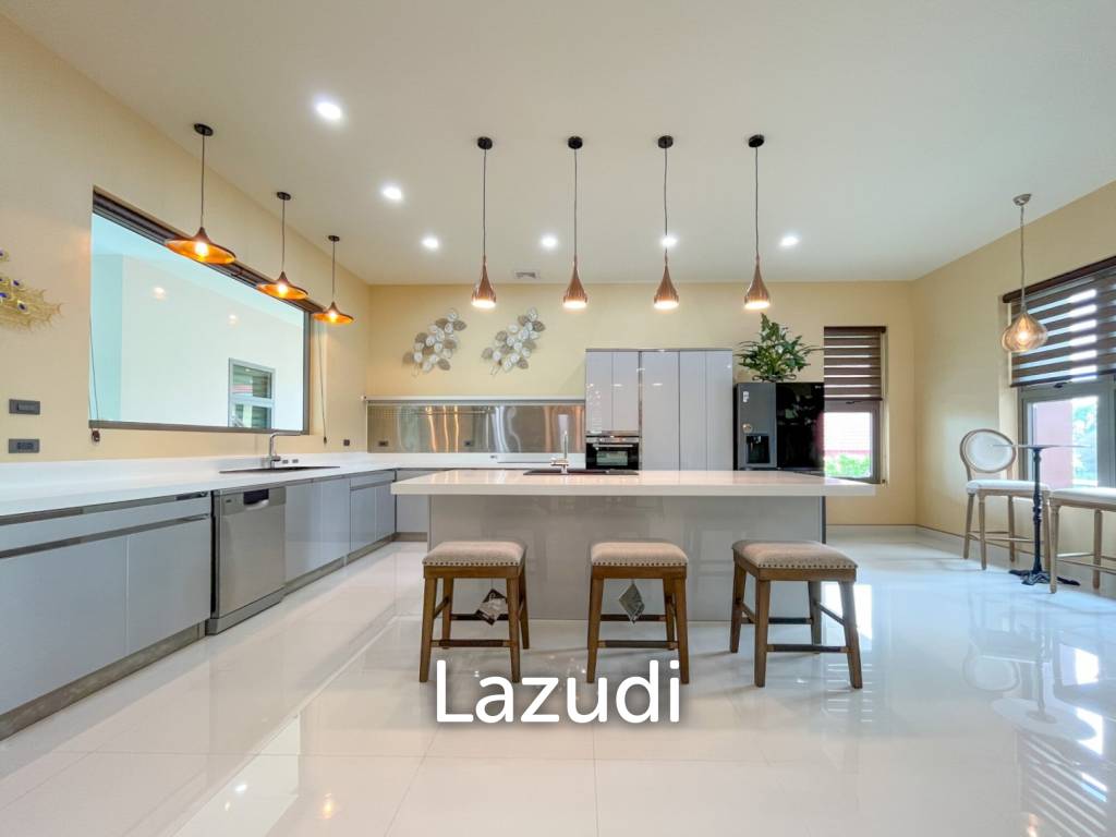 4 Beds 4 Baths 678 SQ.M. Phoenix Gold Golf