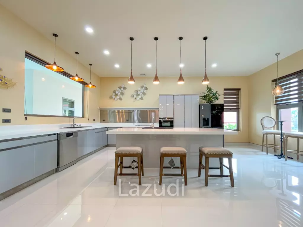 4 Beds 4 Baths 678 SQ.M. Phoenix Gold Golf