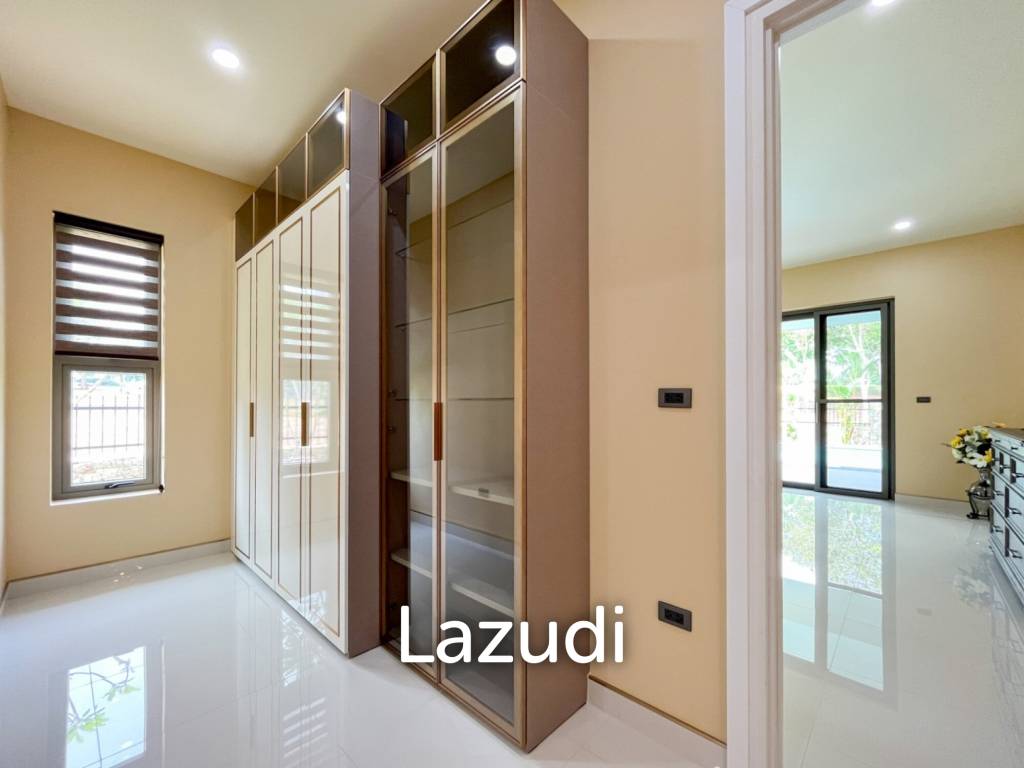 4 Beds 4 Baths 678 SQ.M. Phoenix Gold Golf