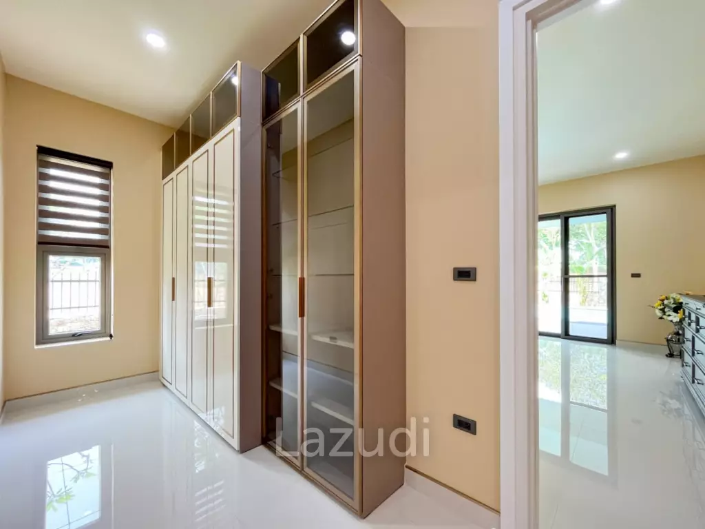 4 Beds 4 Baths 678 SQ.M. Phoenix Gold Golf
