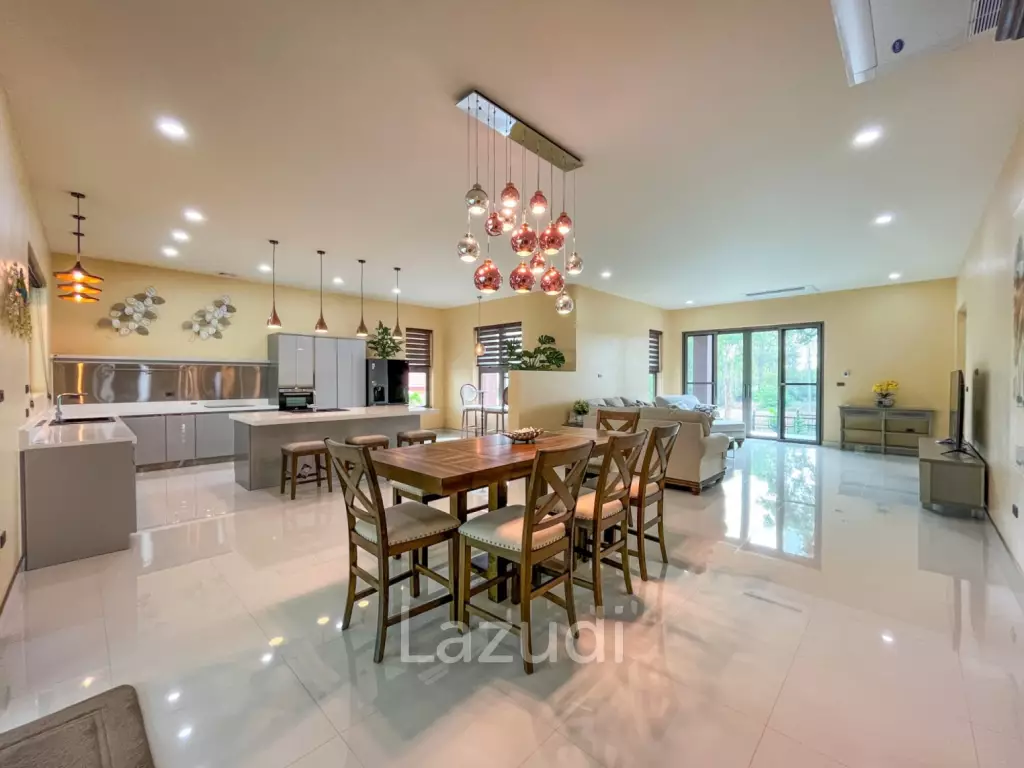4 Beds 4 Baths 678 SQ.M. Phoenix Gold Golf