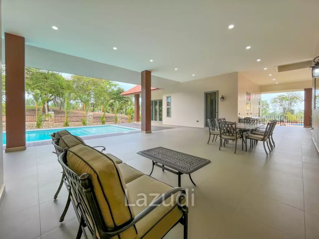 4 Beds 4 Baths 678 SQ.M. Phoenix Gold Golf
