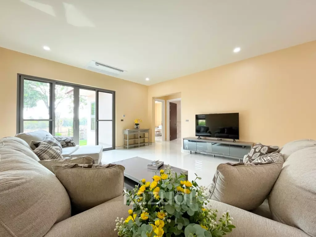 4 Beds 4 Baths 678 SQ.M. Phoenix Gold Golf