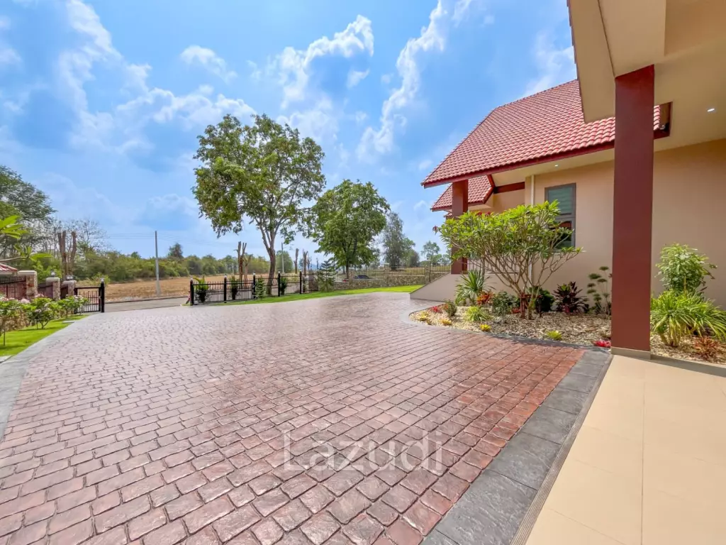 4 Beds 4 Baths 678 SQ.M. Phoenix Gold Golf