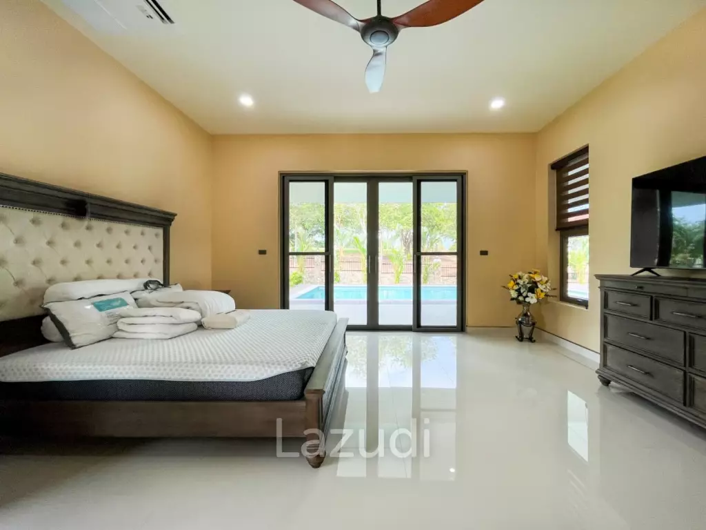 4 Beds 4 Baths 678 SQ.M. Phoenix Gold Golf