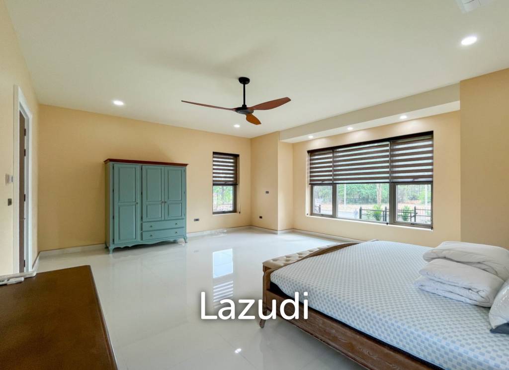 4 Beds 4 Baths 678 SQ.M. Phoenix Gold Golf